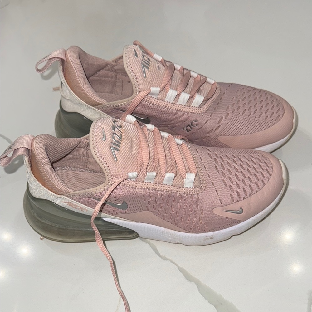 Nike Airmax 27c with Mesh Upper and Cushioned Collar